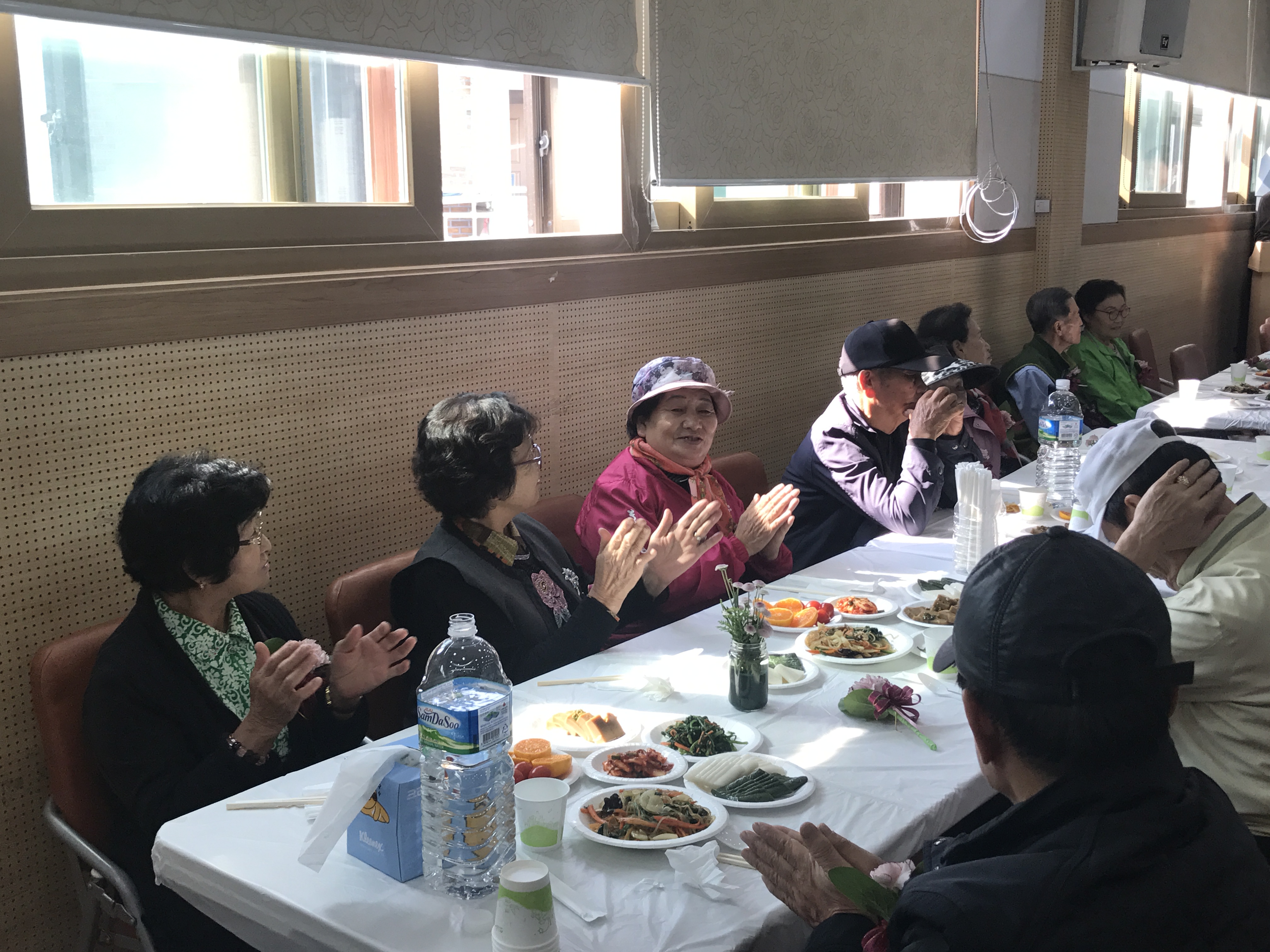 7-2. 효 나눔 어르신.JPG