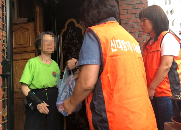 12-2. 반찬전달.jpg