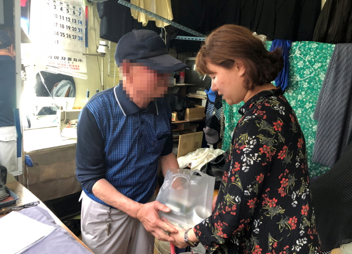 12-3. 반찬전달.jpg