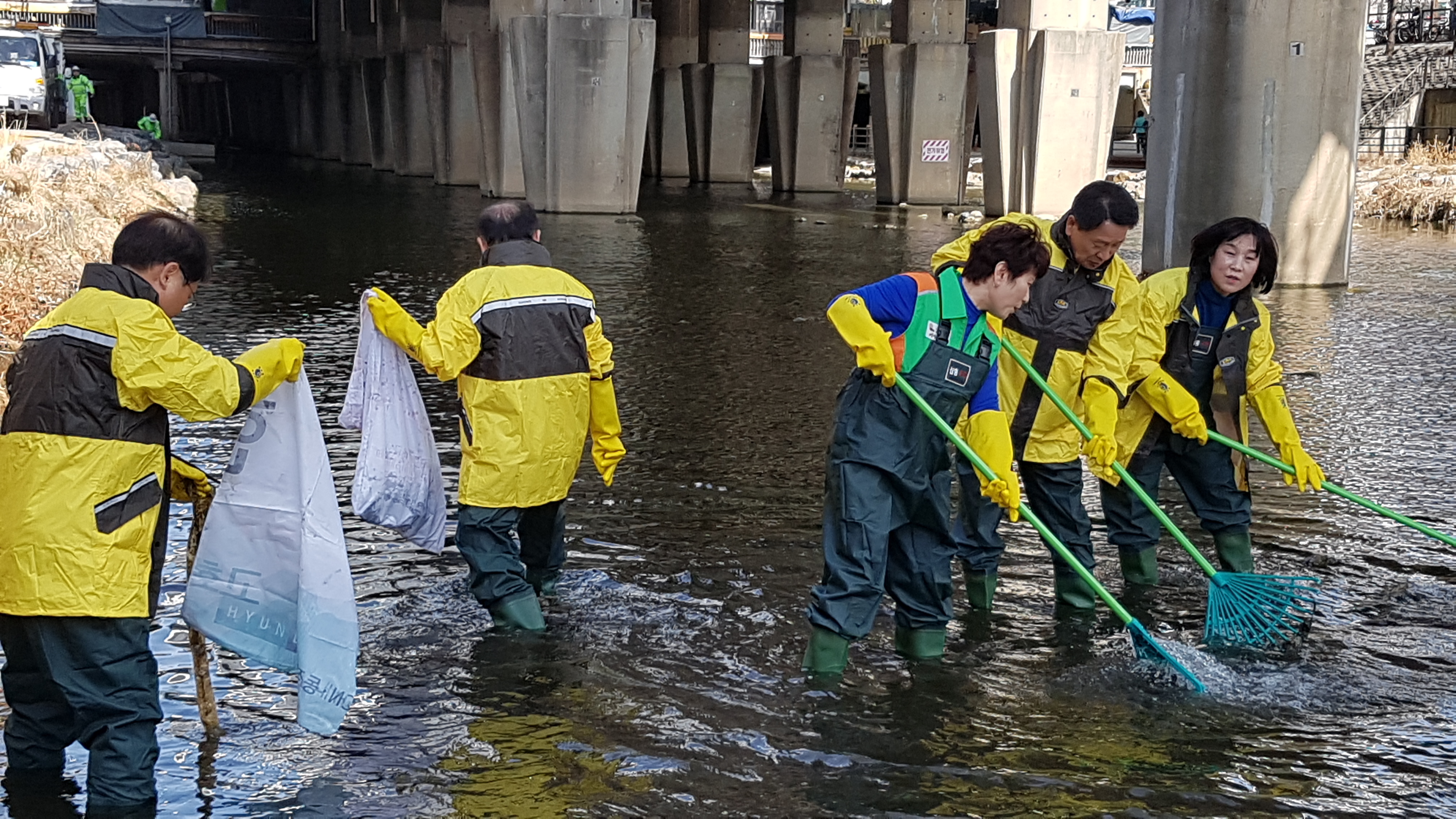 10-2. 주민대청소.jpg