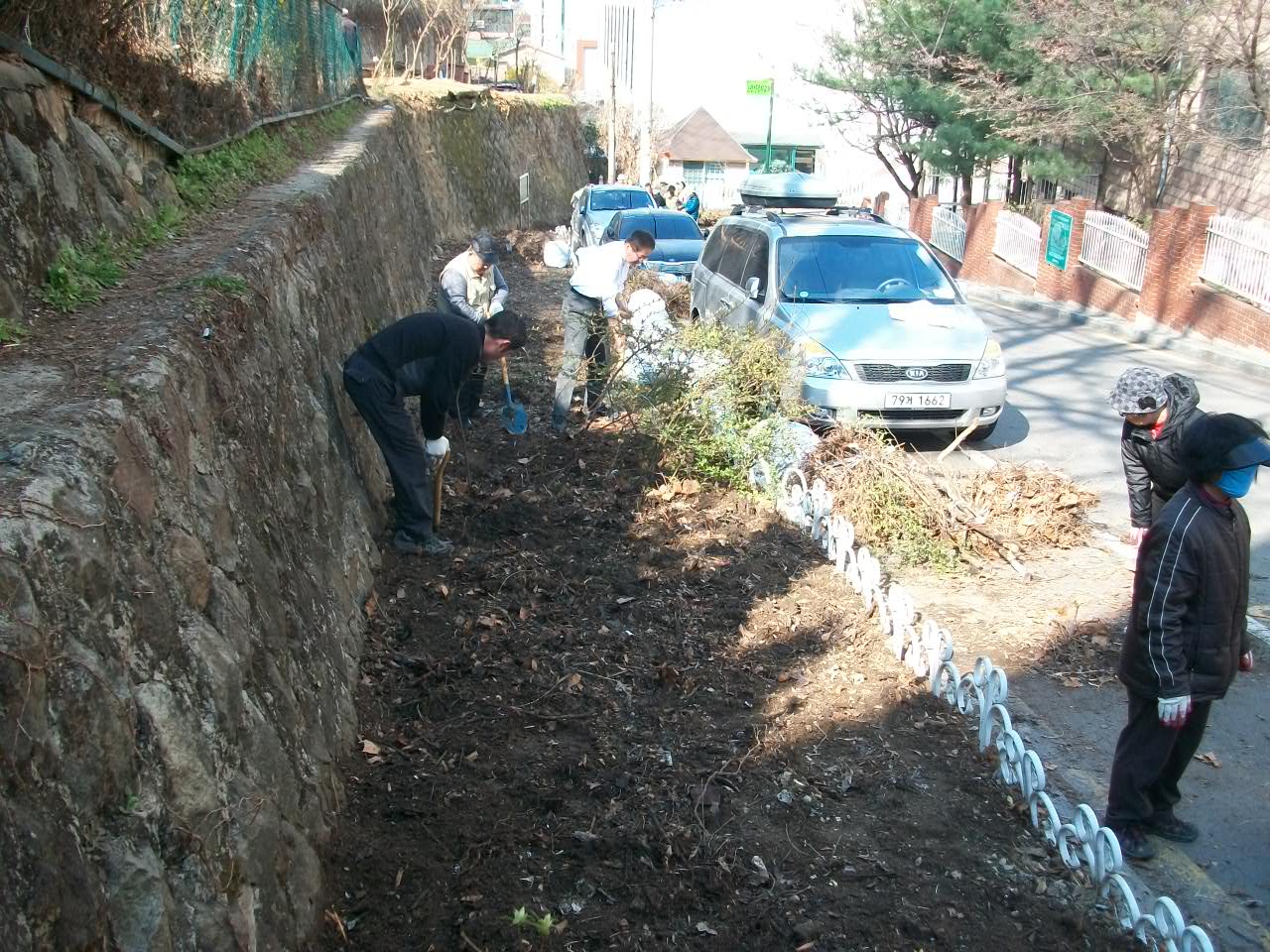 20130412 아이사랑 앞 화단조성 (10).JPG