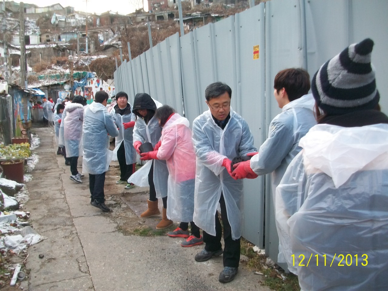 연탄나눔봉사 사진2.jpg