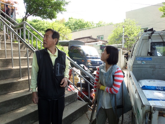 2015.04.30. 쌀배달 상도3동경로당 (8).JPG