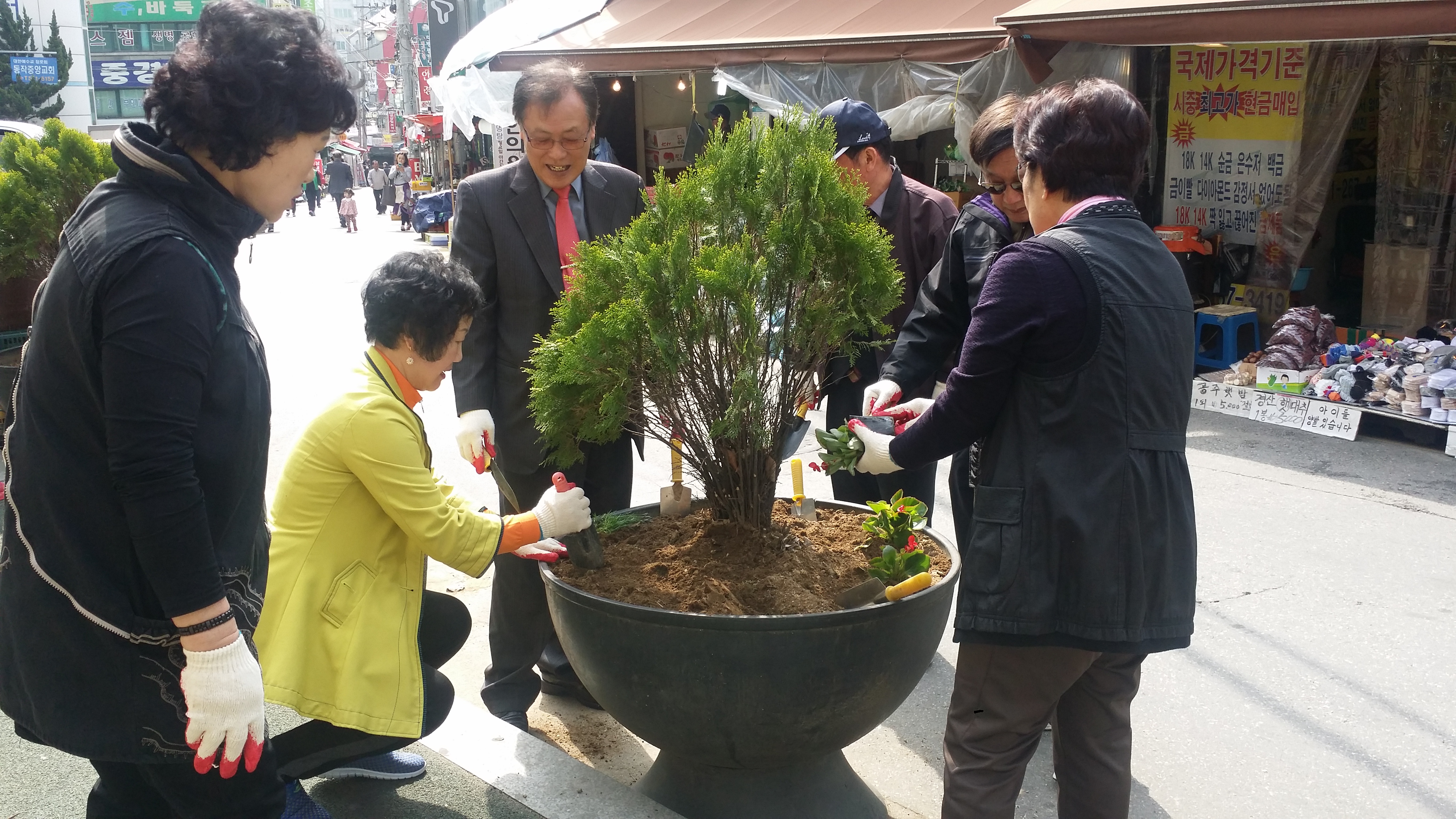 주민들꽃길조성20160420.jpg