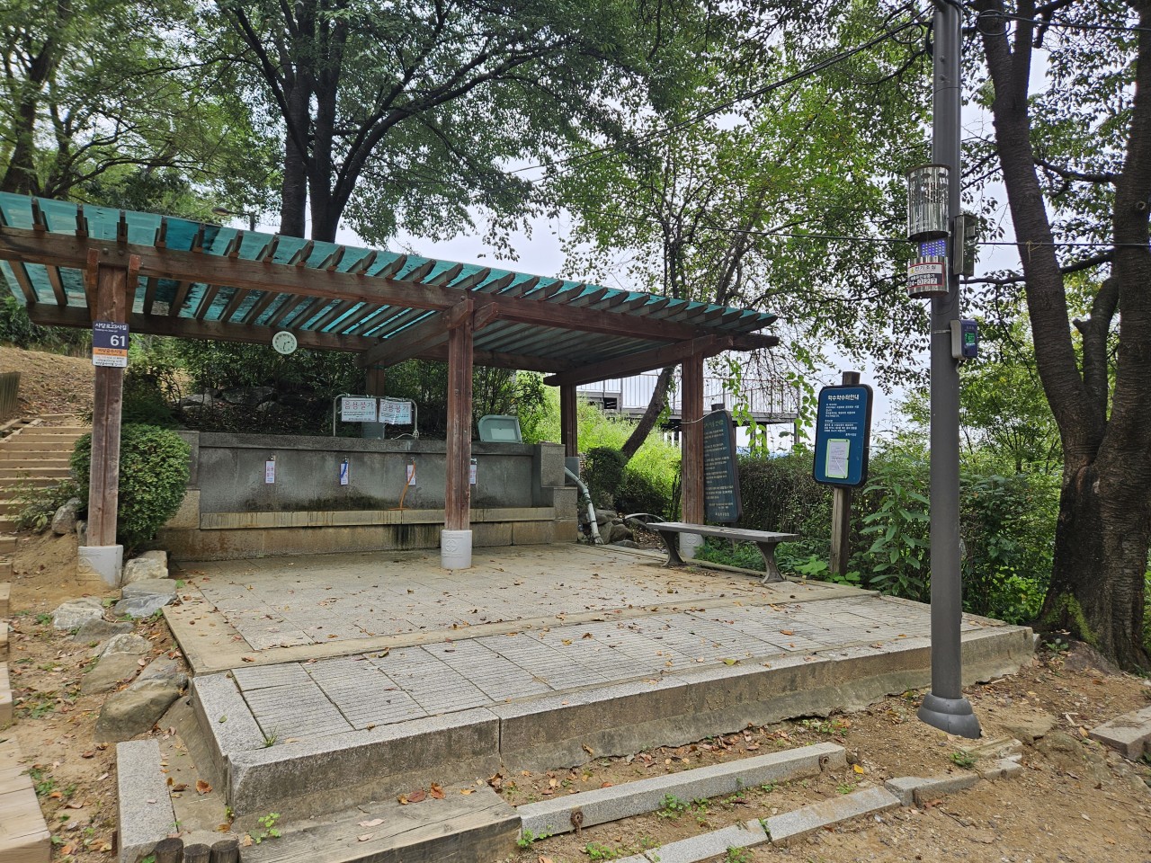 학수약수터 전경